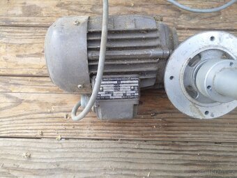 Elektromotor s převodovkou - 6