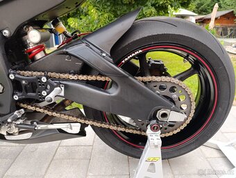 Yamaha YZF R6 - 6