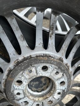 Kola BMW E90 M3 - 6