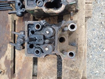 Hlavy + vahadla Zetor 50 Super - 6