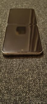 Galaxy Z Flip5 Maison Margiela PARIS 8GB/512GB - 6