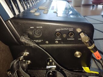 Roland FR-2 Grey V-Accordion - 6