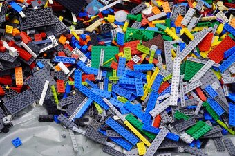 Lego 24,6 kg + návody - 6