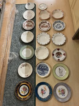 Různé staré talíře na výstavu nebo doplnění setu - 6
