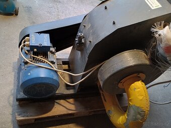 Prodám zánovní peletovací lis 10 kW a k němu drtič 11 kW - 6