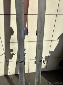 Atomic ATC 1 Twincap – sjezdové lyže 177 cm + vázání Marker - 6