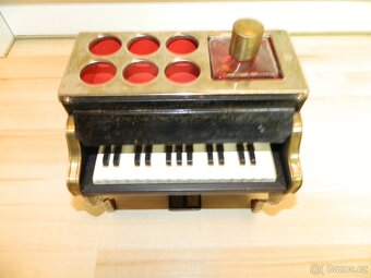 Prodám retro hrací klavírek-mini -bar. - 6