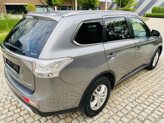 Mitsubishi Outlander 2.2Di-D 4x4 AUTOMAT SENZORY SERVISKA - 6