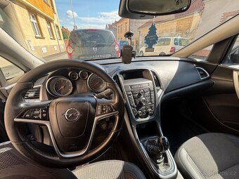 Opel Astra Sport Tourer 2012 - 6
