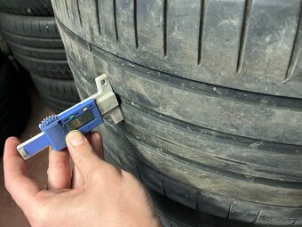Prodám letní pneu 245/35 r20 a 305/30 r21 - 6