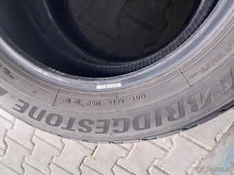 Prodám 2 x letní pneu Bridgestone 215/60/17 - 6