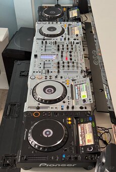 Pioneer CDJ 2000 -4 kusy + djm 2000 soft Nexus - 6