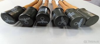 Replika - dřevěné granaáty. - 6