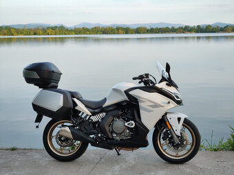 CFMOTO 650GT Premium, najeto 4 tkm, záruka - 6