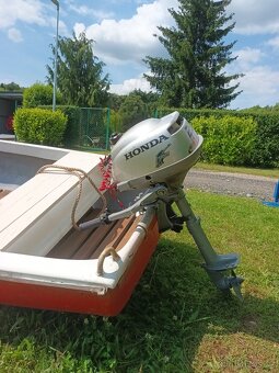 laminátová pramice s motorem Honda - 6
