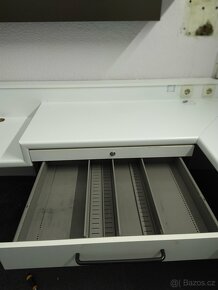 Kvalitní kancelářský nábytek / rohový stůl - 6