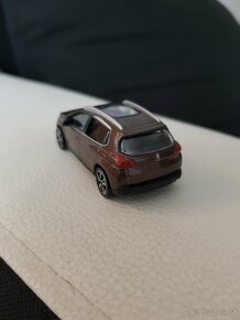 Peugeot 2008 v měřítku 1:43 - 6