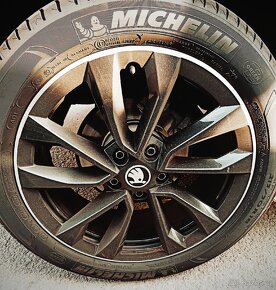 Škoda Kryt hliníkového disku pro 18" PROCYON černá-matná - 6