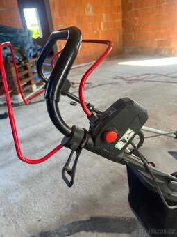 Prodám Elektrickou sekačku Makita ELM4621 - 6