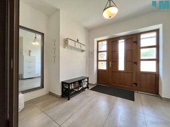 Prodej krásného rodinného domu 369 m2 s pozemkem 2270 m2 - 6