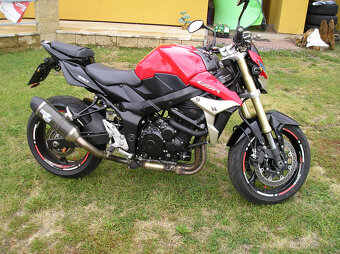 Suzuki GSR750 - 6