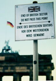 plechová cedule: Berlín - Vstupujete do britského sektoru - 6
