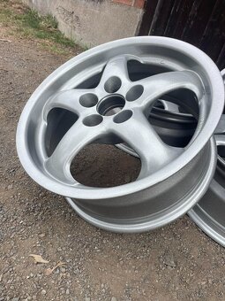 Alu kola Alutec R16 5x112 ET 38 s límcem - nový lak - 6