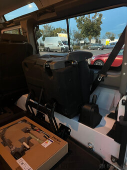 LAND ROVER DEFENDER - 6