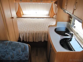 Prodám karavan Hobby 400 sf, model 2005 + mover + předstan. - 6