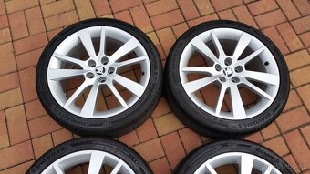 Letní sada ŠKODA Rapid, Fabia3 5x100 R17 pneu 215/40 4x7mm - 6