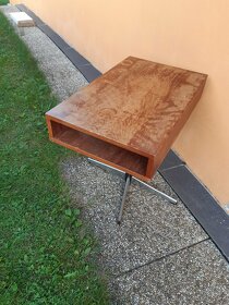 Televizní stolek dřevěný, otočný, na kovové noze. - 6