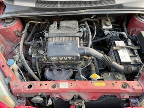 Toyota Yaris 2005--facelift--1.O-48 kw-náhradní díly - 6