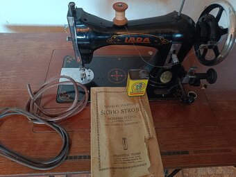 Starožitny šicí stroj Lada - 6