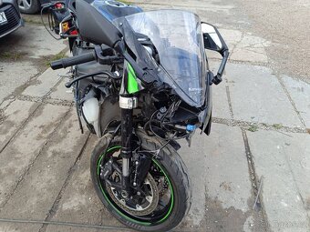 Kawasaki Ninja ZX-6R - 6