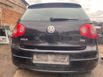 VW Golf 5( barva černá metaliza) - 6