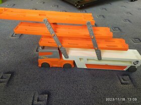 Hotwheels HW MEGA HAULER - 6