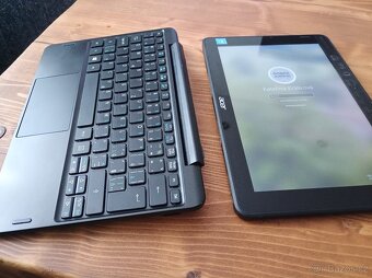 Acer One 10 (notebook/tablet 2v1) - 6