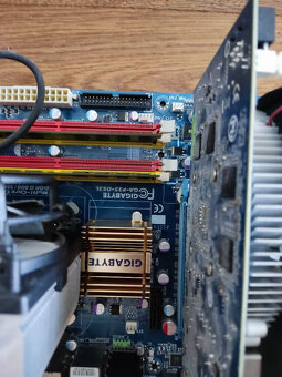 Základová deska GIGABYTE, CPU Core2Duo, 4G RAM, GPU HD5770 - 6