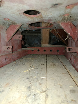 Horní závěs ZETOR - 6