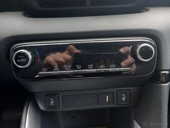 Toyota Yaris 1.5 HYBRID ,zakoupeno v ČR - 6