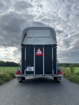 Přepravník na dva koně HOTRA po renovaci. - 6