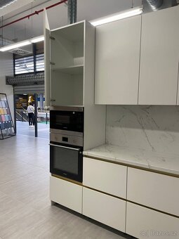 Prodám NOVOU bilu kuchyň Plzeň DTD Egger - 6