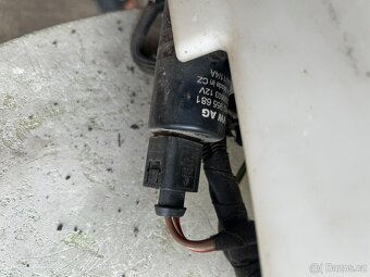 Nádobka ostřikovačů s čerpadly- Passat B7 - 6