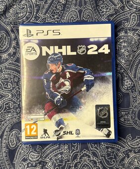 PS5 + 2x DualSense + 4 hry + 5 let záruka - 6