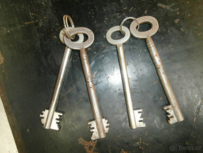 Trezor starý železobetonový zlatnický pult za 11.000 kč - 6