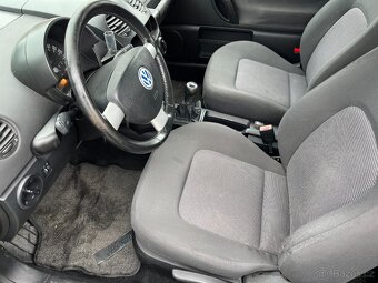 Volkswagen New Beatle 1.6i - 6