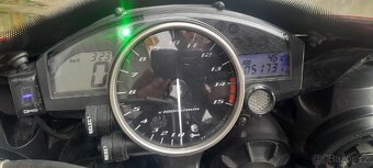 Yamaha yzf R1 - 6