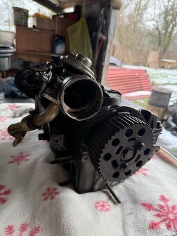 Kompletní hlava na motor 1.9 TDi 77kW - 6