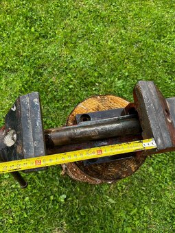 Svěrák masivní, čelisti 130 mm - 6