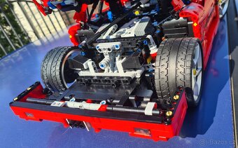 Ferrari F40 1:8 - 6